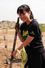 AYU - 01 (173) RWMF2015 Tree Planting